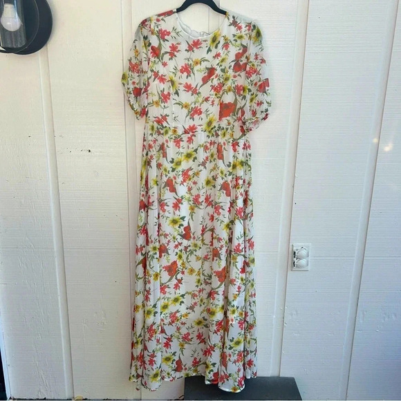 CottageCore Short Sleeve All Over Print Short Sleeve Floral White Maxi Dress / M - Picture 1 of 9
